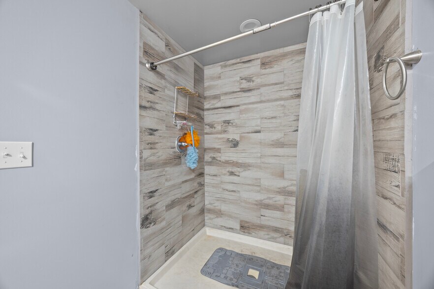More Photos Of 1120 Dawson St, Wilmington Flex For Sale