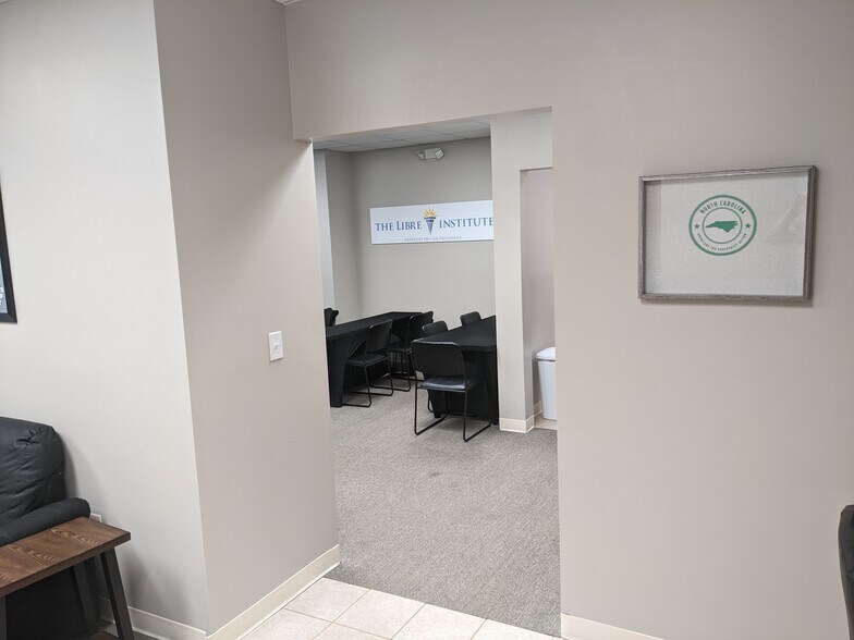 More Photos Of 249 Williamson Rd, Mooresville Medical For Lease