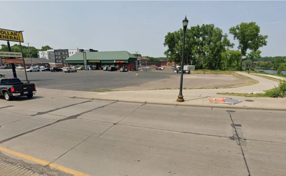 More Photos Of 10 W Madison St, Eau Claire Land For Lease