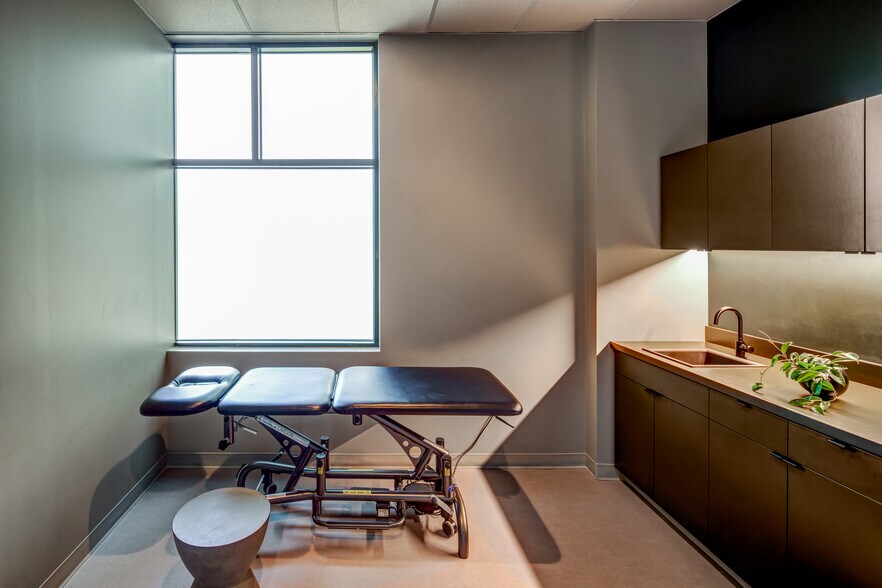 More Photos Of 17449 SW Boones Ferry Rd, Lake Oswego Medical For Sale