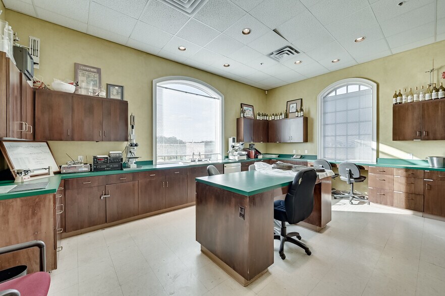 More Photos Of 2000 Champagne Blvd, Grapevine Specialty For Sale