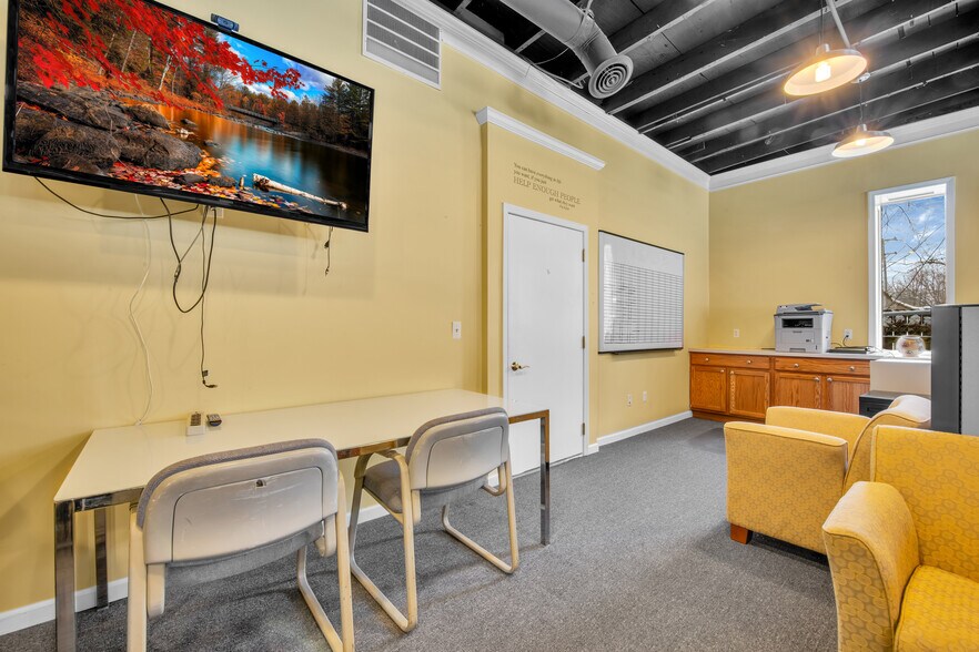 More Photos Of 3048 W Clarkston Rd, Lake Orion Office Residential For Sale