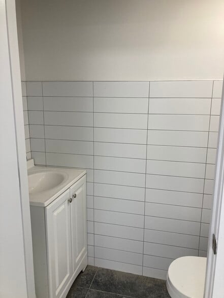 More Photos Of 10 Troutman St, Brooklyn Service For Lease