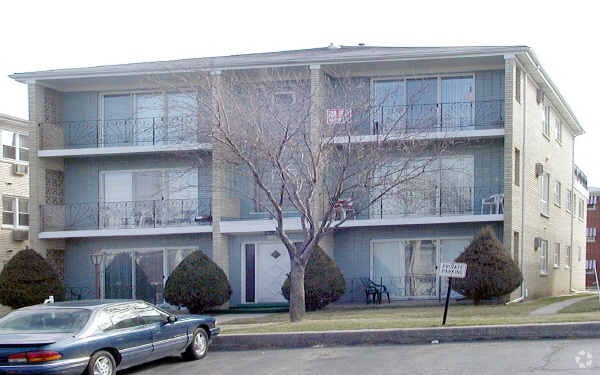 Primary Photo Of 11195 S Roberts Rd, Palos Hills Apartments For Sale
