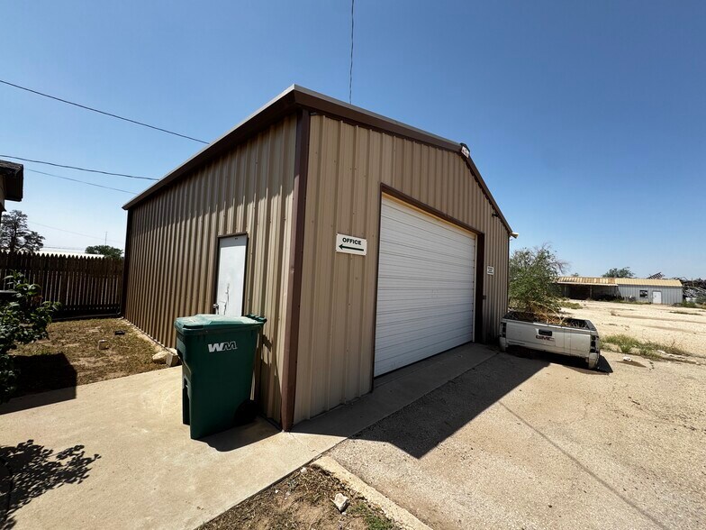 More Photos Of 911 S Grimes St, Hobbs Industrial For Lease