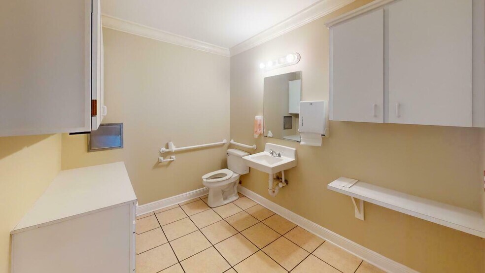 More Photos Of 2103 Jenks Ave, Panama City Medical For Lease