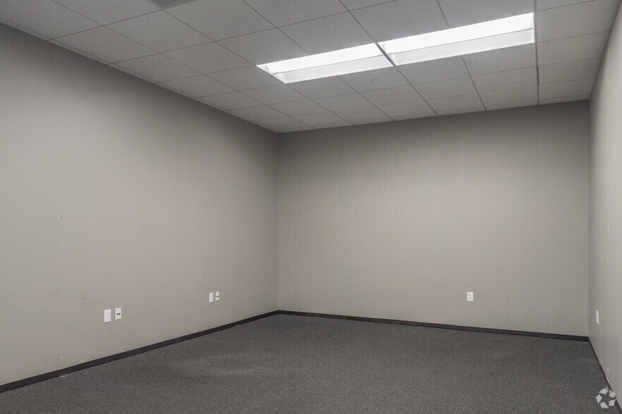 More Photos Of 3 Sugar Creek Center Blvd, Sugar Land Office For Lease