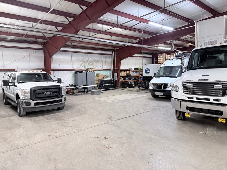 More Photos Of 112 W Pike St, Pontiac Distribution For Sale