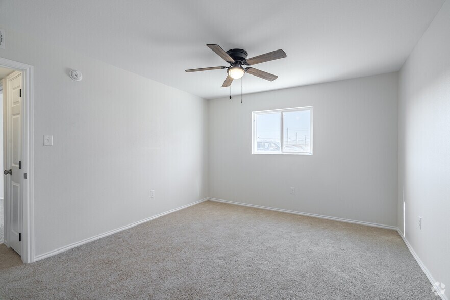 More Photos Of 1712 E 3rd St, Big Spring Apartments For Sale