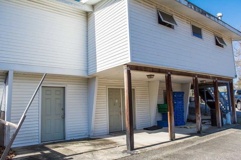 More Photos Of 156 Route 66 E, Columbia Restaurant For Sale