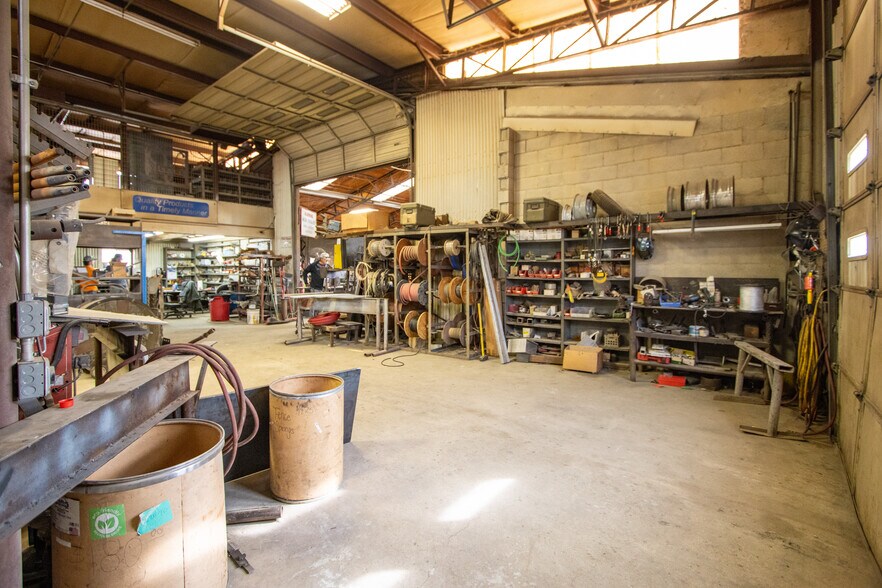 More Photos Of 111 E Liberty St, Pilot Point General Retail For Sale