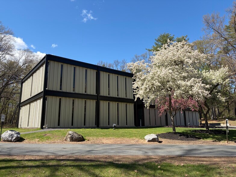 Primary Photo Of 315 Ushers Rd, Ballston Lake Office For Lease