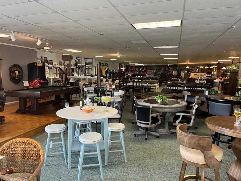 More Photos Of 5585 University Blvd W, Jacksonville Storefront Retail Office For Sale