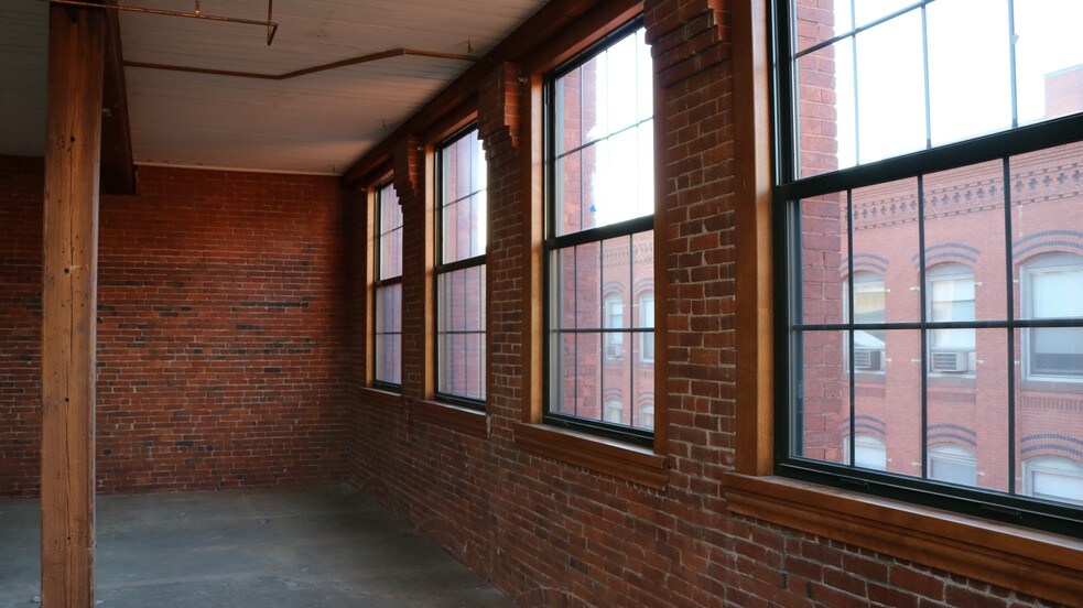 More Photos Of 41 Taylor St, Springfield Office For Lease
