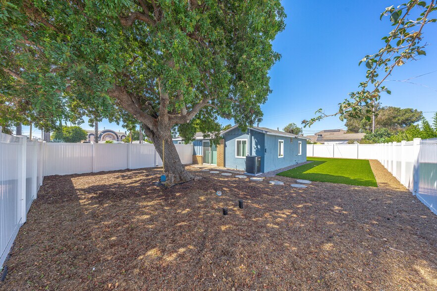 More Photos Of 4301 W Lilac Ave, Santa Ana Multifamily For Sale