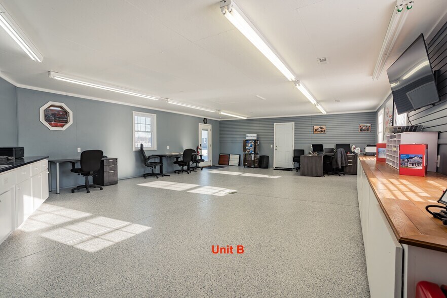 More Photos Of 8758 IN-9, Pendleton Light Manufacturing For Sale