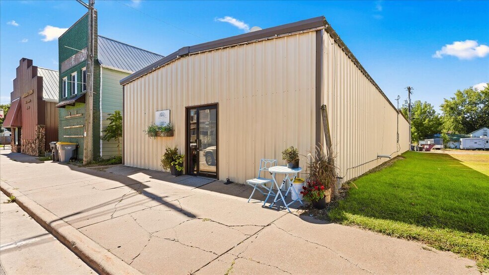 More Photos Of 307 N Washington St, Melrose Warehouse For Sale