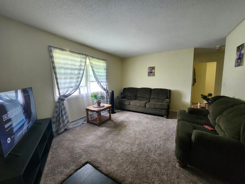 More Photos Of 204 3rd St SW, Rake Apartments For Sale