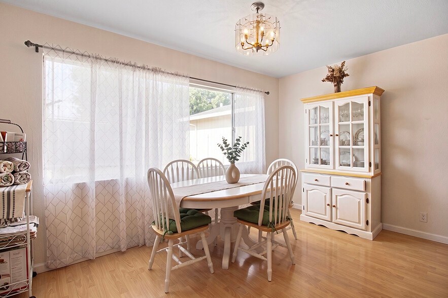 More Photos Of 1920 Latham St, Mountain View Apartments For Sale