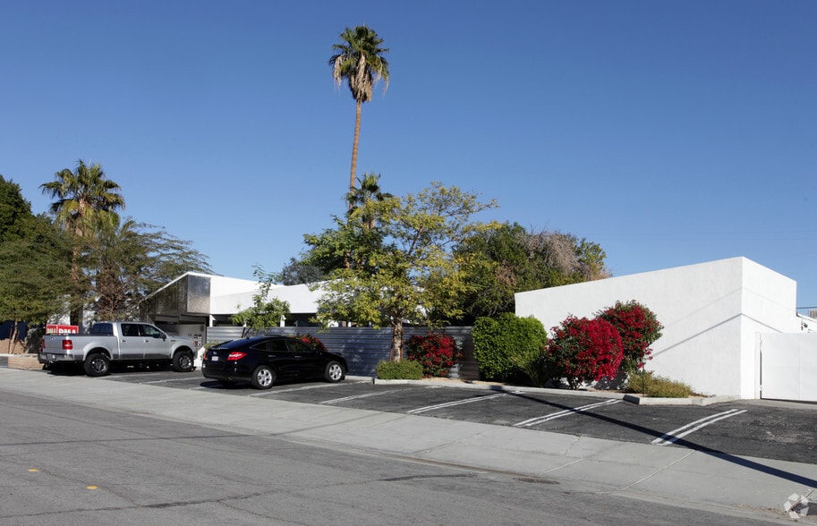 More Photos Of 550 S Oleander Rd, Palm Springs Office For Lease