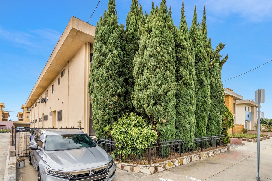 More Photos Of 4376 W 134th St, Hawthorne Apartments For Sale