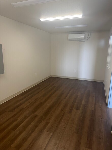 More Photos Of 17981 Ideal Pkwy, Manteca Flex For Lease