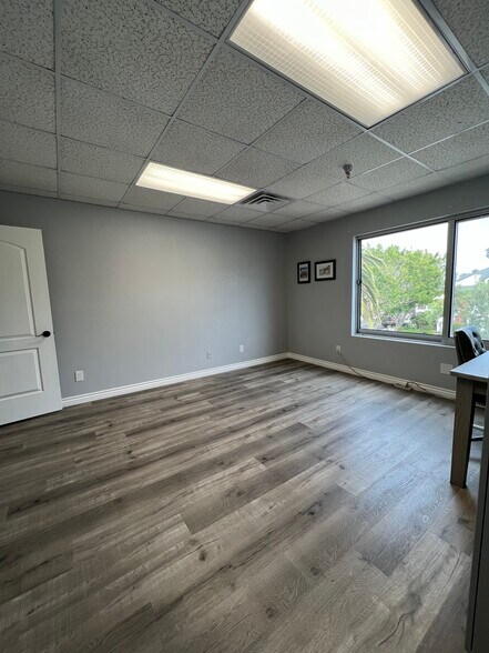 More Photos Of 2910 Jefferson St, Carlsbad Medical For Lease