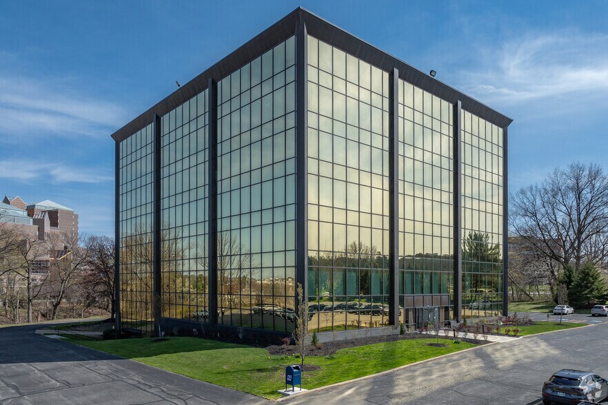 More Photos Of 4807 Rockside Rd, Independence Office For Lease