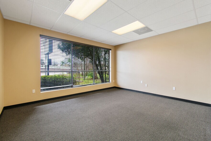 More Photos Of 21755 N I-45 Fwy, Spring Flex For Sale