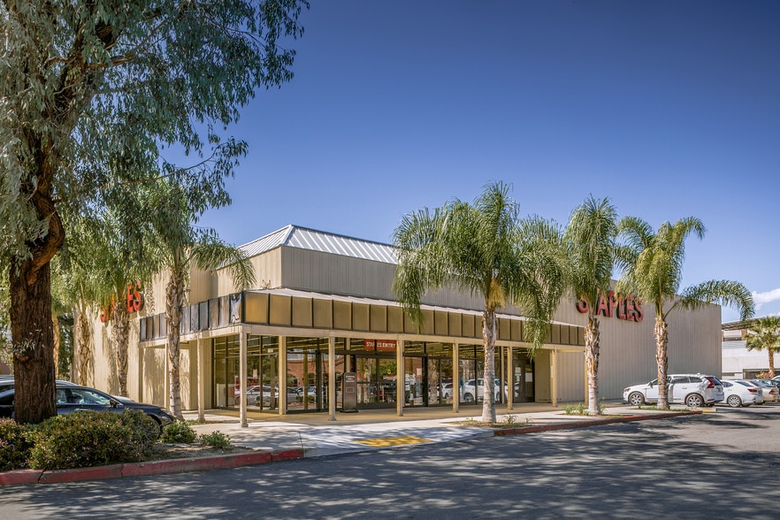 More Photos Of 21825 Erwin St, Woodland Hills Department Store For Sale