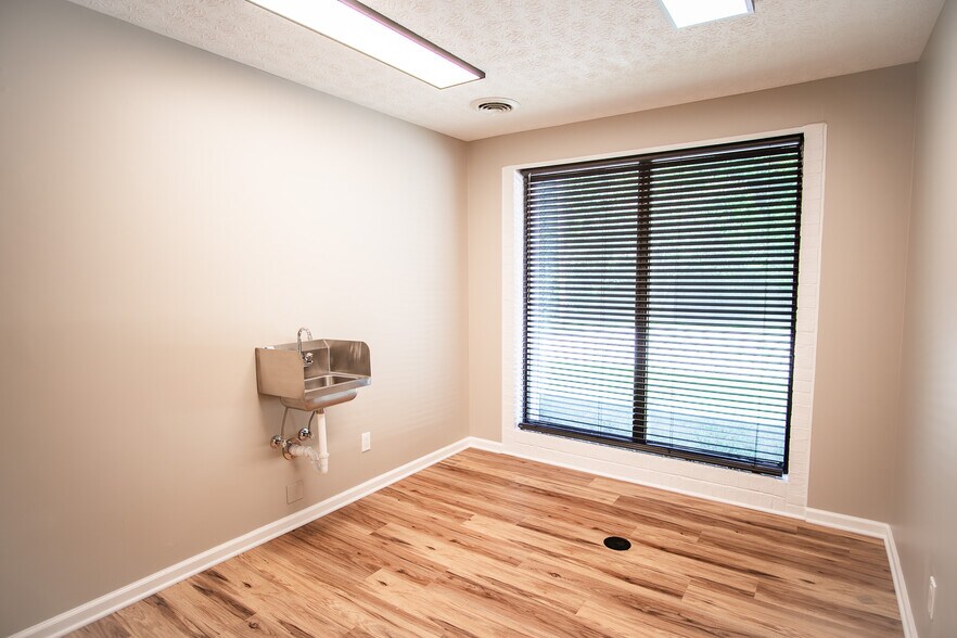 More Photos Of 508 Scarboro Ln, Oak Ridge Medical For Lease