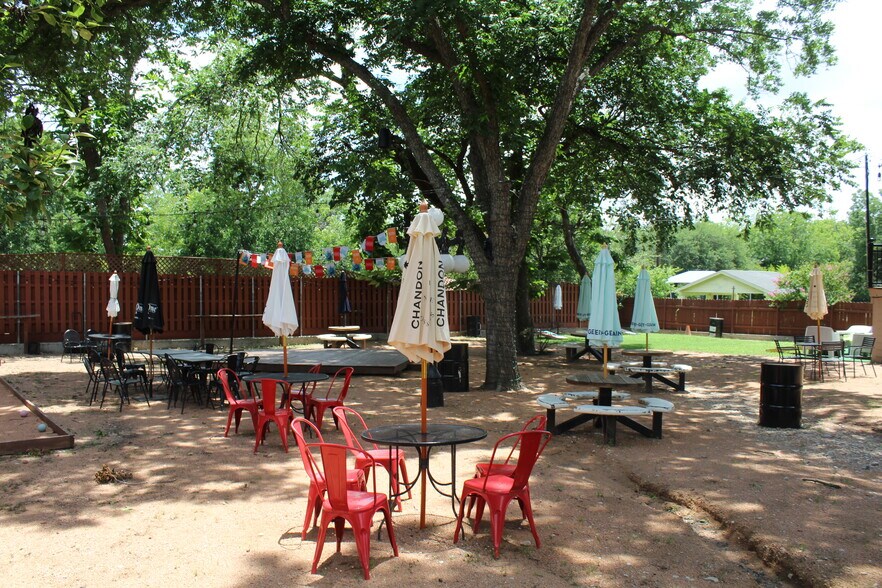 More Photos Of 308 N Fannin St, Rockwall Restaurant For Sale