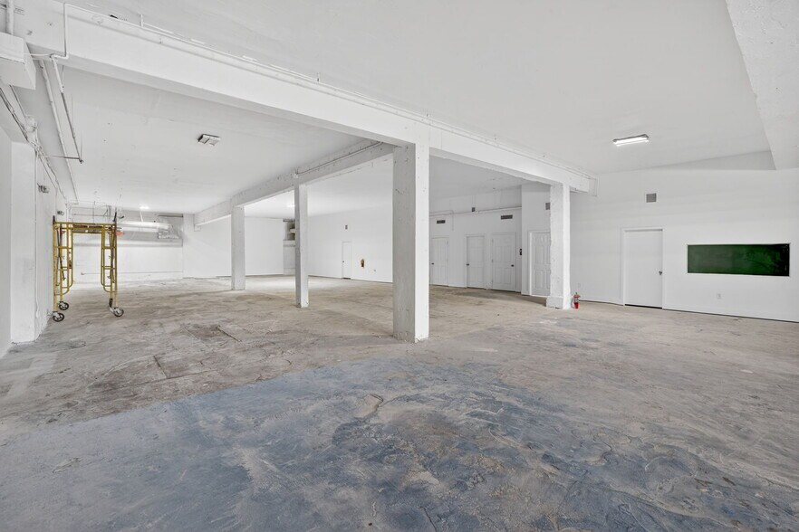 More Photos Of 500 W Flagler St, Miami Manufacturing For Lease
