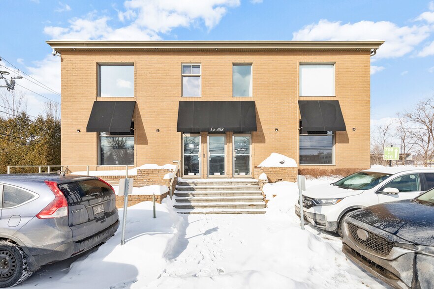 Primary Photo Of 388 Rue Blainville E, Sainte-Thérèse Showroom For Lease