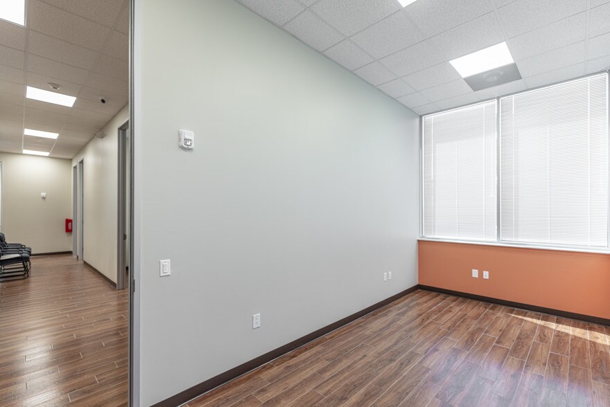 More Photos Of 16422 Stuebner Airline Rd, Spring Medical For Lease