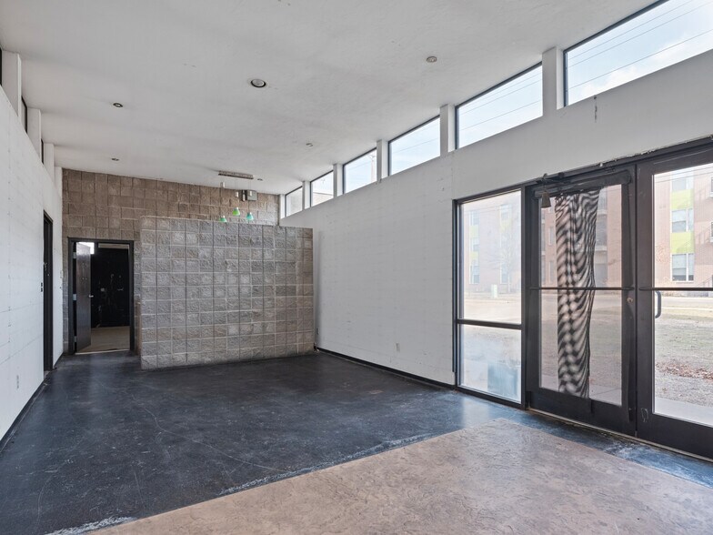 More Photos Of 33 Ne 7th St, Oklahoma City Office For Sale