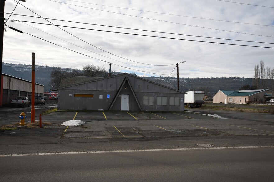 More Photos Of 2620 W 2nd St, The Dalles Restaurant For Sale