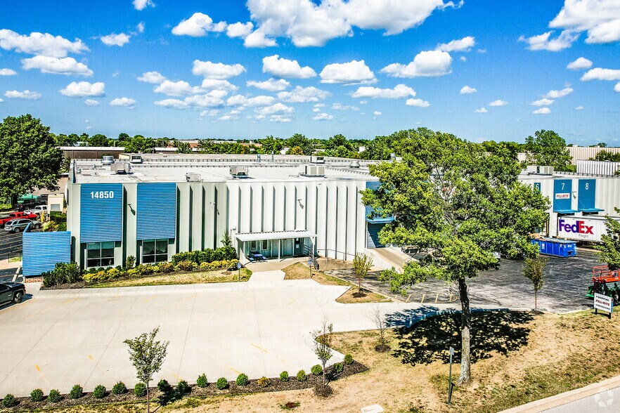 More Photos Of 14850 W 101st Ter, Lenexa Warehouse For Lease