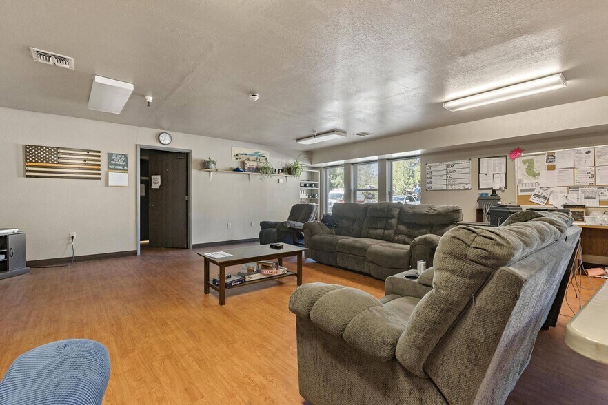 More Photos Of 110 Spring Hill Dr, Grass Valley Manufacturing For Sale