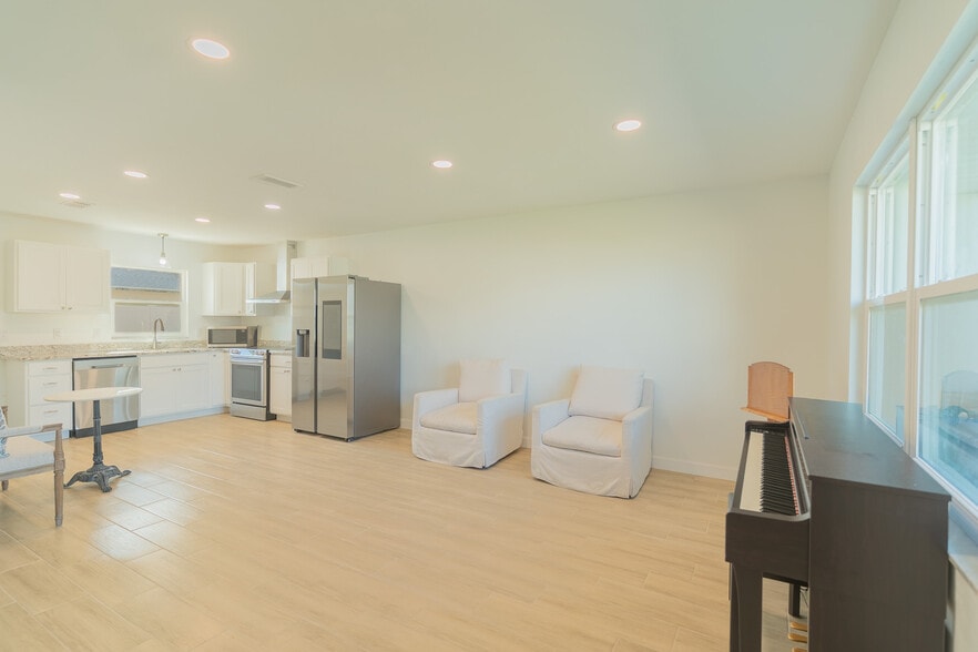 More Photos Of 2319 W Cannon Ter NW, Winter Haven Apartments For Sale