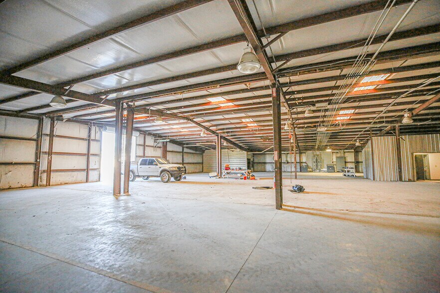 More Photos Of 4425 W US 98, Perry Manufacturing For Sale