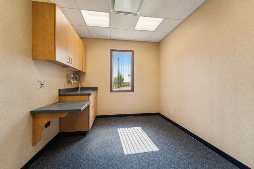 More Photos Of 790 Eastgate Dr, Ripon Medical For Sale