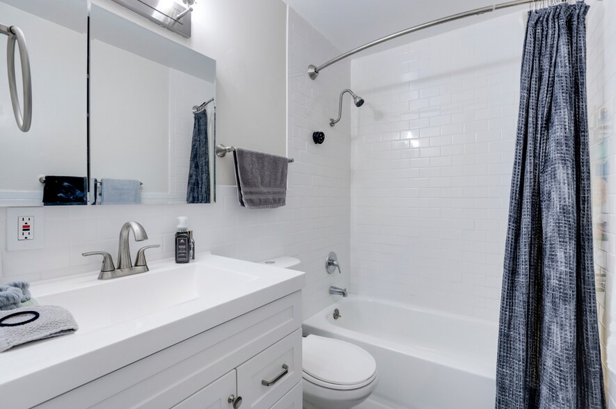More Photos Of 1115 Carr St, Lakewood Apartments For Sale