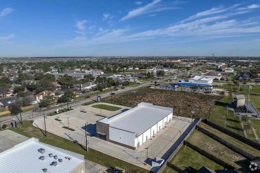 More Photos Of 5350 Fry Road, Katy General Retail For Lease