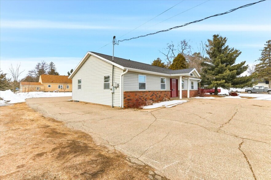 More Photos Of 1910 7th St S, Wisconsin Rapids Office For Sale