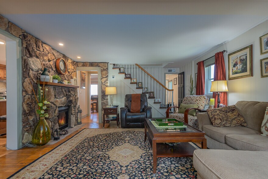 More Photos Of 73 Little York Rd, Warwick Garden Center For Sale