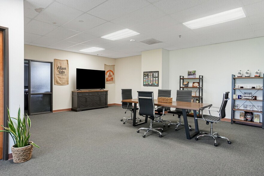 More Photos Of 1852 Fescue St SE, Albany Office For Sale