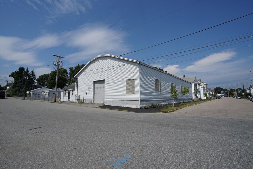 More Photos Of 81 Macondray St, Cumberland Warehouse For Sale