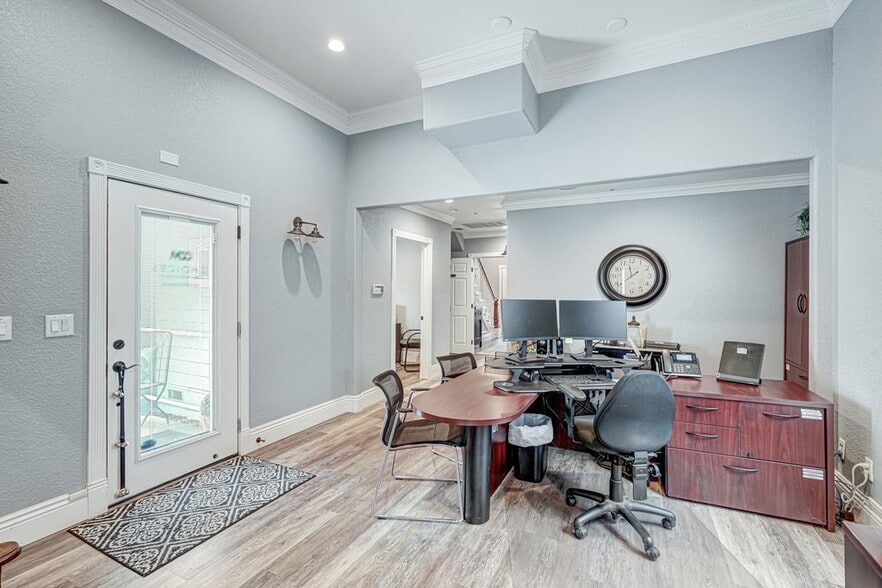 More Photos Of 8330 Brentwood Blvd, Brentwood Medical For Lease