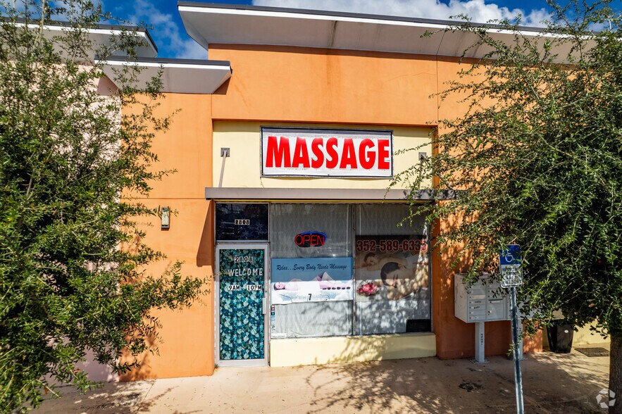 More Photos Of 2816-2830 S Bay St, Eustis General Retail For Lease